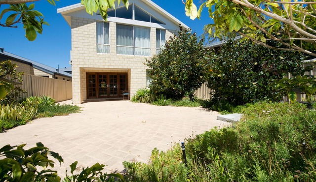 Close to beach and town in a quiet location.