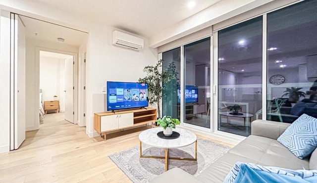 Close to Mel Uni 2BR2BA parking Balconywifi