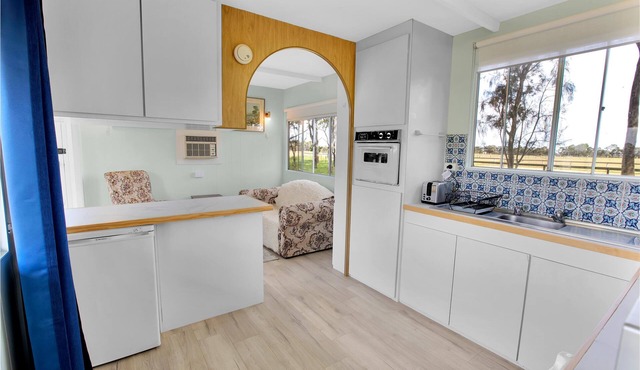 Close to the Paynesville lakeside village and eateries.