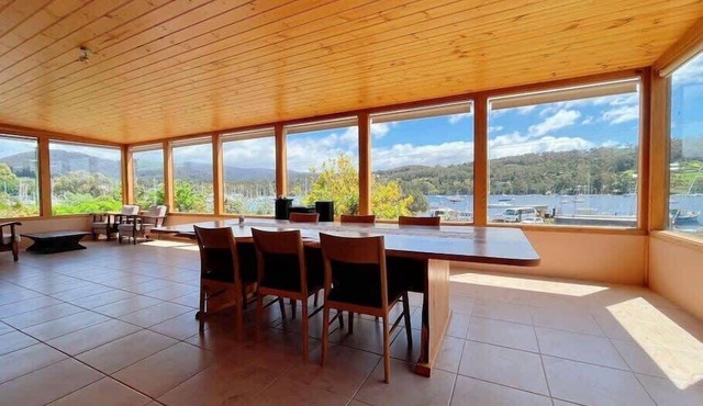 Coastal Cabin next to Bruny Island Ferry