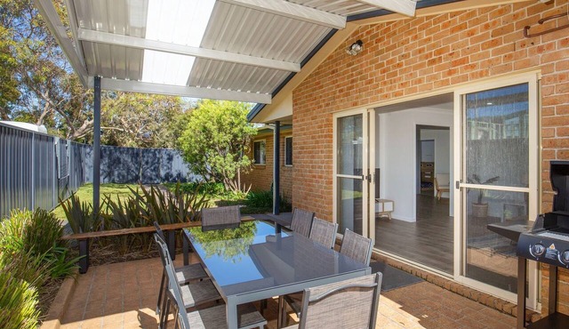Coastal Capers - Pet Friendly - 10 Mins Walk to Beach