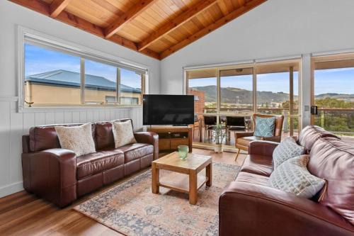 Coastal Gem - pool table and views