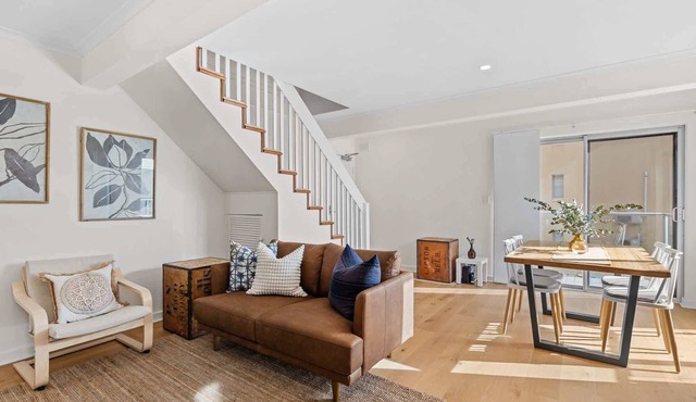 Coastal Getaway, Steps to Henley Beach!
