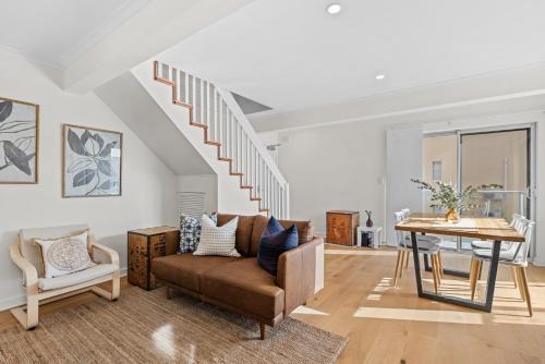 Coastal Getaway, Steps to Henley Beach!
