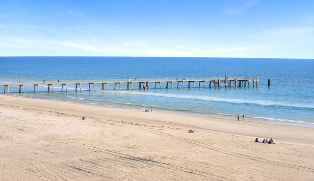 Coastal Living at Pier Apartment: Just a Short 3-Minute Stroll to the Beach