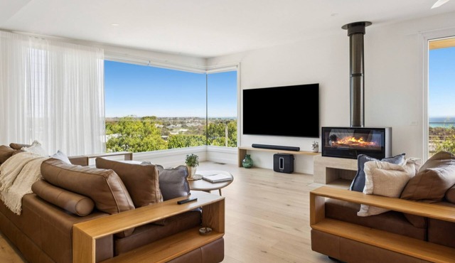 Coastal Luxe McCrae - Pool and Bay Views