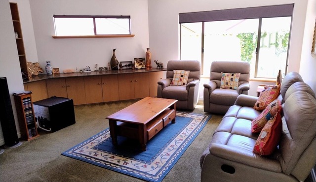 Coastal retreat in Secret HarbournnNice way to relax with all amenities.