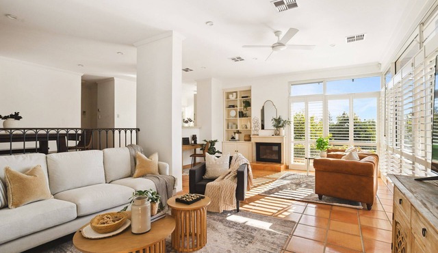 Coastal Retreat – Spacious 4BR Walk to Beach