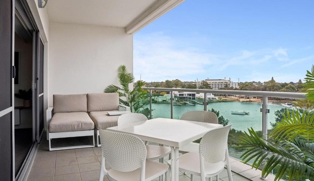 Coastal Studio with City & Ocean Views, Walk to Beach