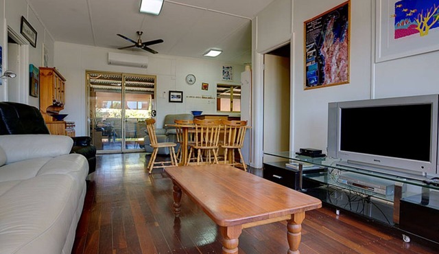 Cobia - Older Family home with beds galore and massive outside verandah living.