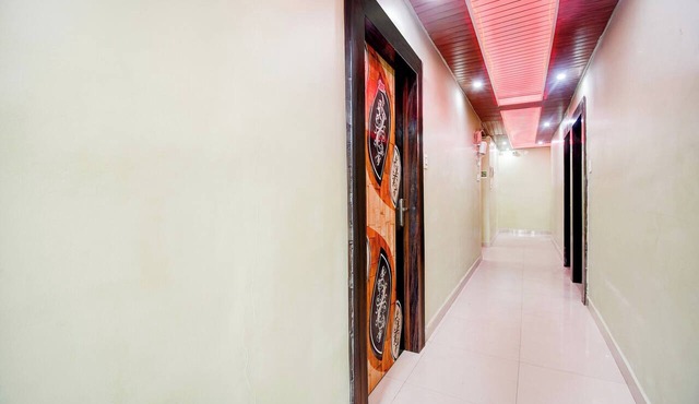 Collection O Tarapith Railway Junction in Tarapith