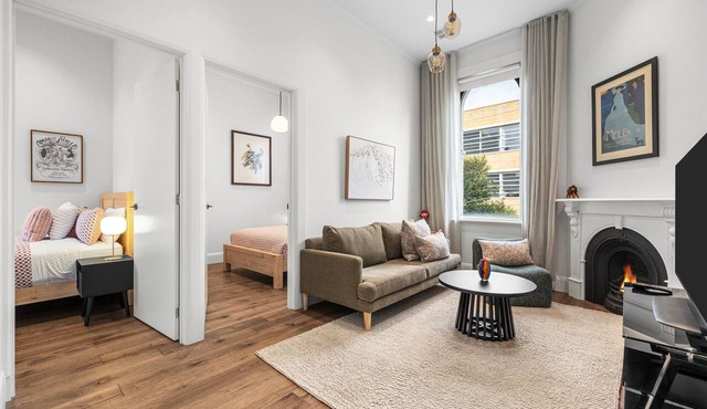 COLLINGWOOD HAVEN-3beds, 4 bath +GARAGE -6 guests-Walk to CBD, stylish open plan