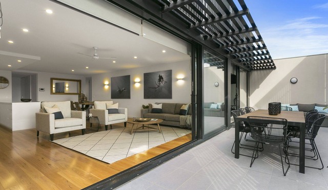 COLLINS Q1 LUXURY APARTMENT IN THE HEART OF SORRENTO VILLAGE