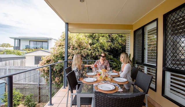Colourful Shelly Beach Townhouse + Pet-friendly