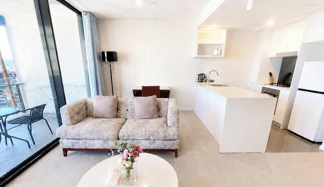 Comfortable 2BR w/Pool, Gym and BBQ | Free Parking