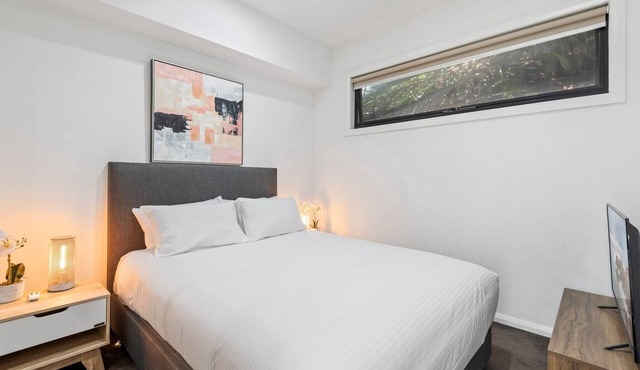 Comfortable 2BR Retreat with Balcony & Parking