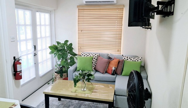 Comfortable and cozy 1-bedroom apartment near beautiful Bridgetown with AC in BRIDGETOWN