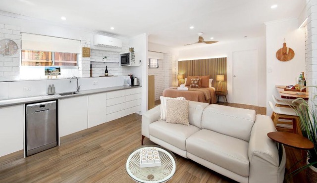 Comfortable & Convenient Coastal Studio