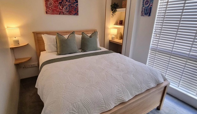 Comfortable & cosy Queen bed apartment