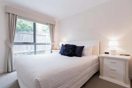 Comfortable Home 10 Minutes from Town - Wifi and Garage