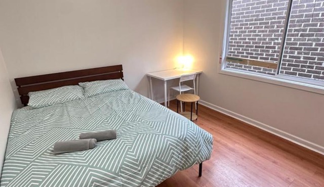 Comfortable Queen Room in Spacious Broadmeadows Home - CR5