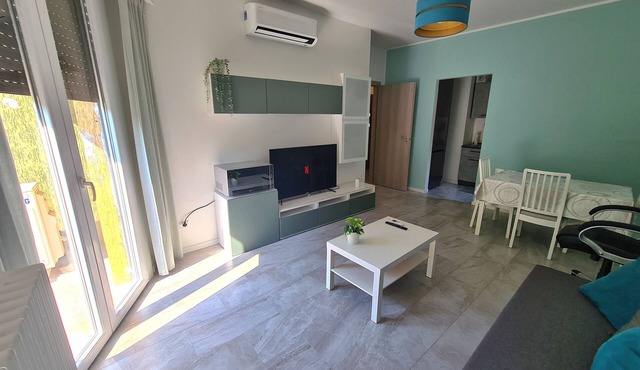 Comfortable three-room apartment in the green of Milan near the subway and parking in Milano