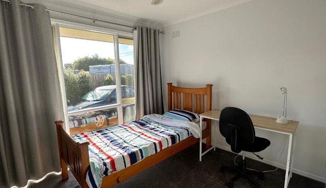 Comfy bed quiet neighbourhood