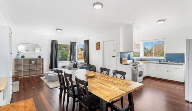 Comfy, Great location, 3 Bedroom Entire home, pets welcome