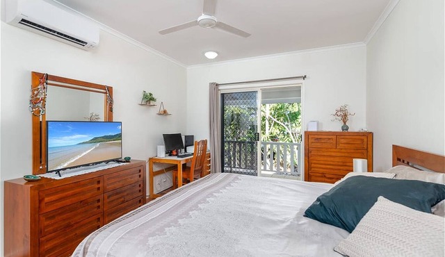 Complete 2 bed townhouse 200 metre from beach - your home away from home