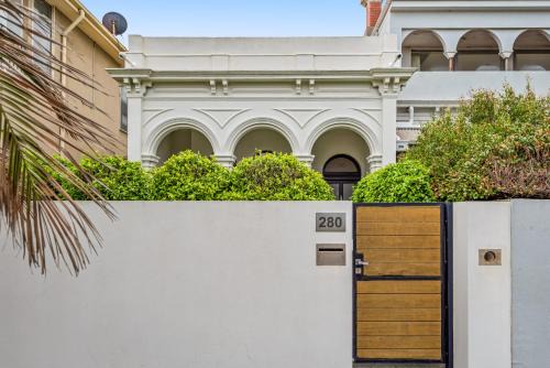 Complete Host Middle Park House