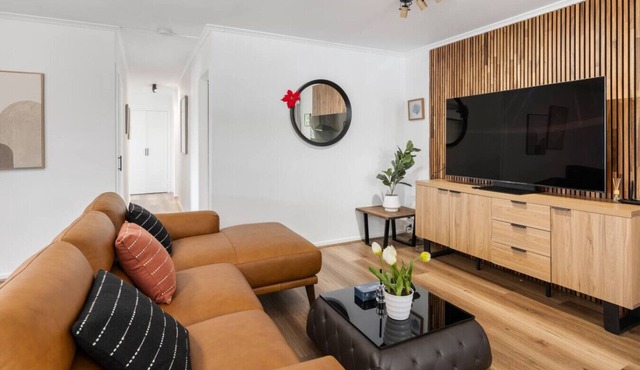 Contemporary 4BR Home in Prime Upper Mount Gravatt