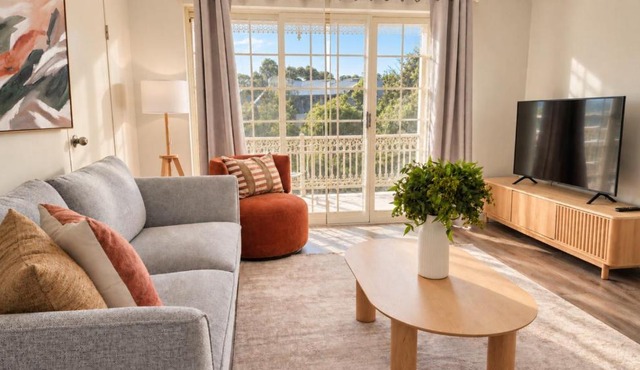 Contemporary 2BR Apt in Kingston