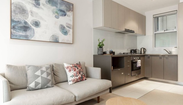 Contemporary Carlton Comfort Near Queen Vic Market