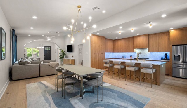 Contemporary Remodeled Bungalow - Pet Friendly! in San Antonio