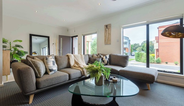Contemporary townhouse near Flemington Racecourse