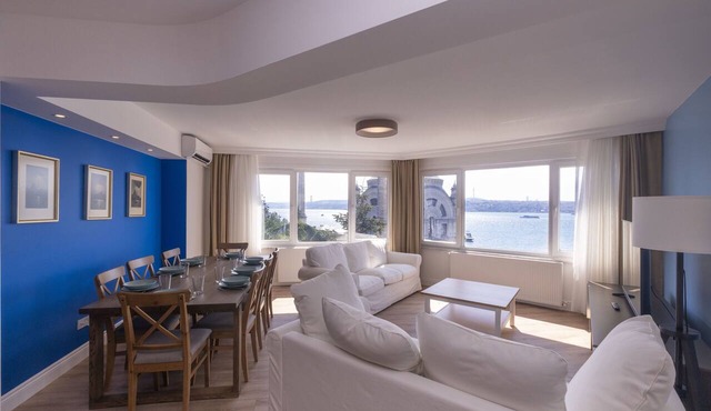 Contemporary Waterfront Apt. with a Stunning View in Beyoglu