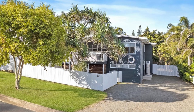 Cooee Bay Beach House - Pets on Approval!