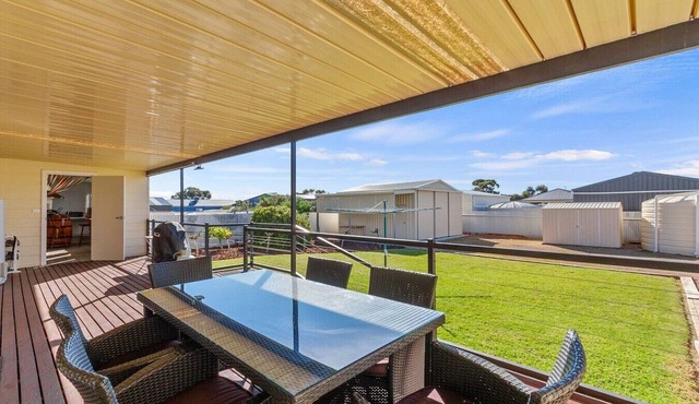 Copper Coast Escape - 3 Bedroom Home in Moonta Bay