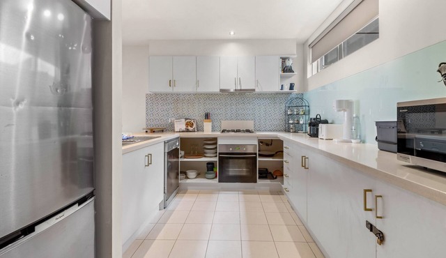 Cosy 2-Bed Unit with Study Nook & Alfresco Dining