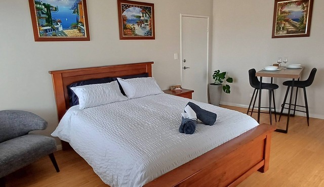 Cosy Haven - Large Comfy Dwelling, Close to Beach, Shops and Golf Course
