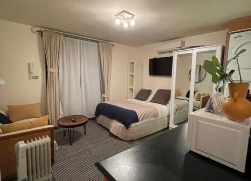 Cosy Studio with Courtyard in Vibrant Fitzroy!