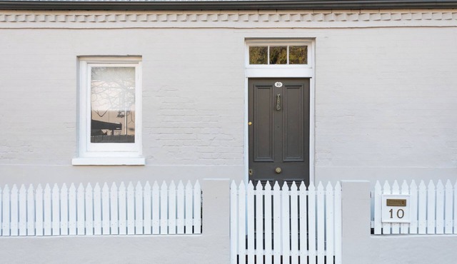 Cottage on King.