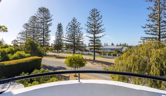 Cottesloe Beach Deluxe Apartment