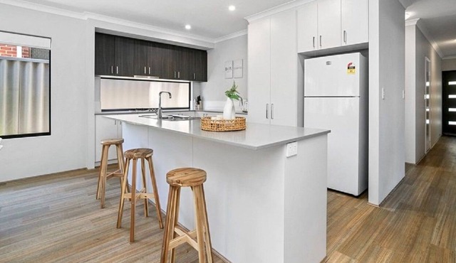 Couple’s Contemporary Getaway