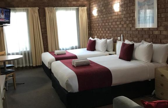 Courtyard Motor Inn