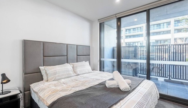 Cozy and Central Located 2BR Apartment w/Parking