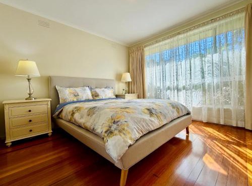 Cozy and Quiet Home in Doncaster, Close to Shops & Transport