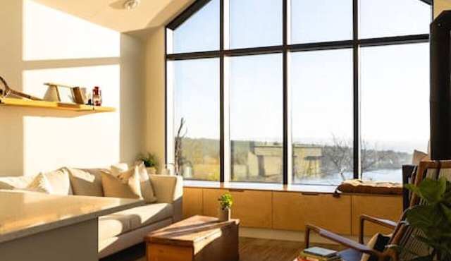 Cozy Oceanfront Escape with Hot Tub in Chester