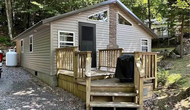 Cozy Old Forge Cabin Minutes to Village, Lakes & Snowmobile Trails in Old Forge