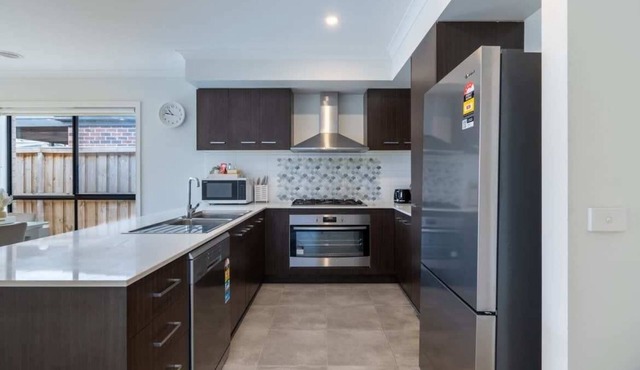 Cranbourne Entire house 4bedroom